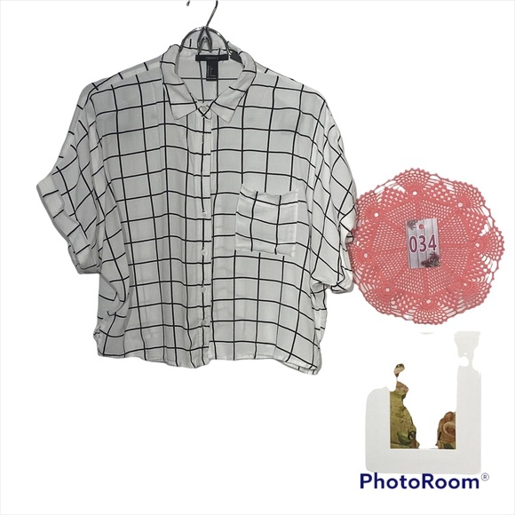 Forever 21 White and Black Crosshatch Button Down Short Sleeve Crop Top Large - Picture 1 of 9